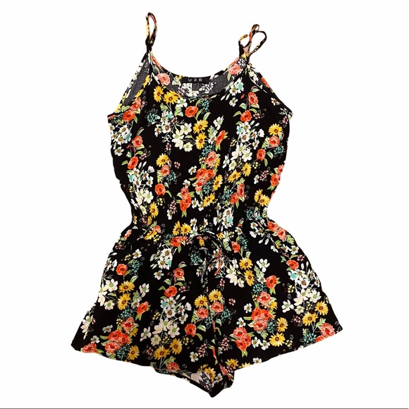 Pants - Cute Short romper with pockets. Black/floral 🌺🌼